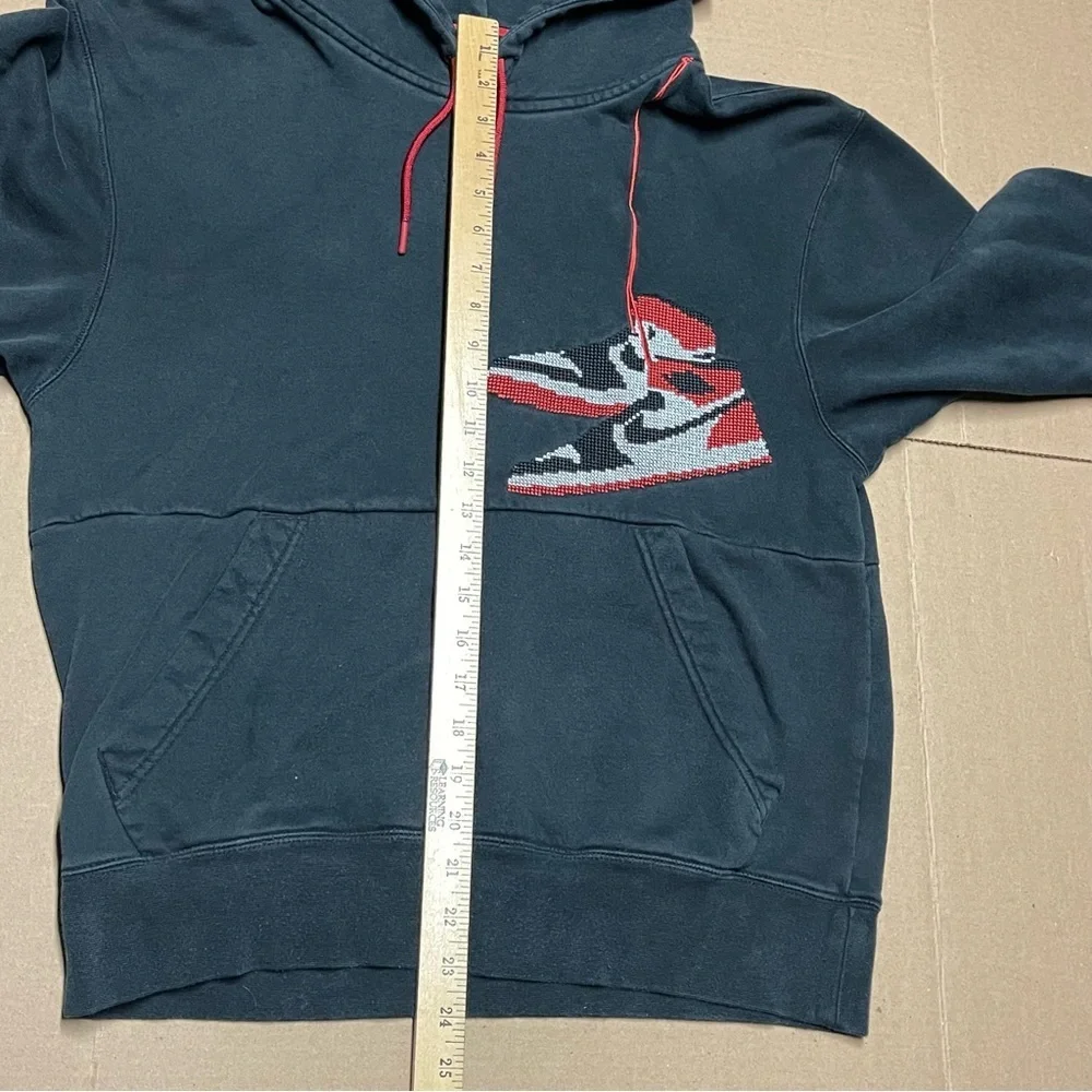 Air Jordan Men’s Black Hoodie With embroidered Nike Shoes Size Small